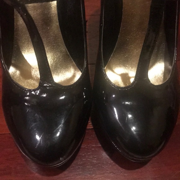 Shoes - Picture 4 of 5